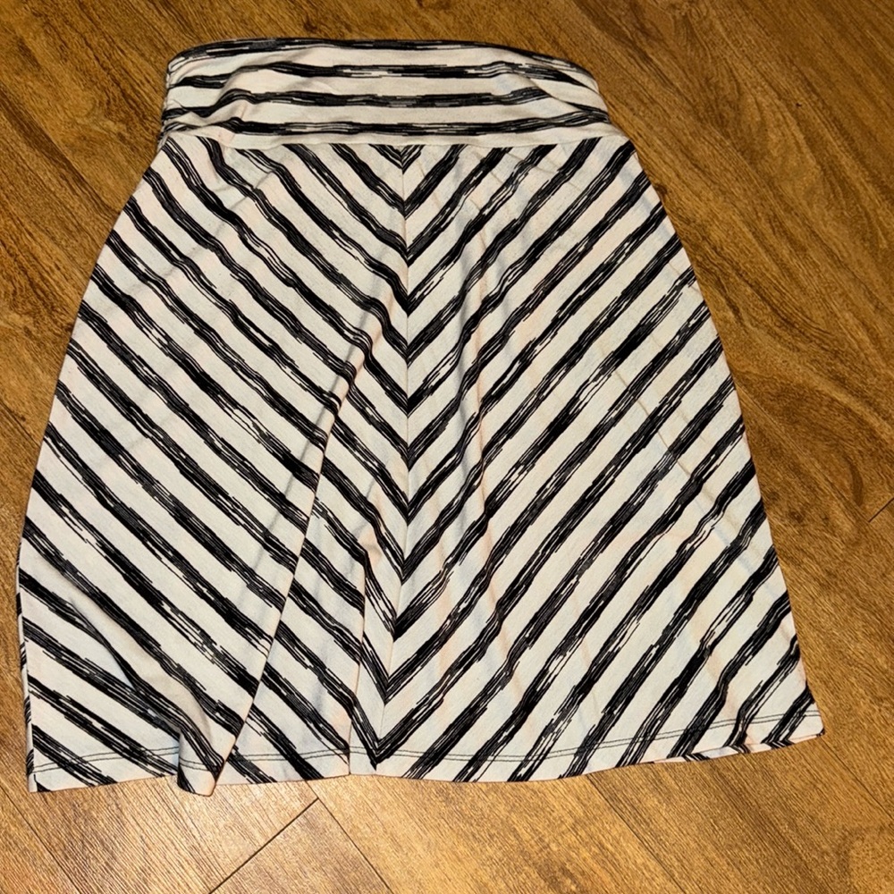Faded glory sz Med 8/10 blue and white striped short skirt in great condition